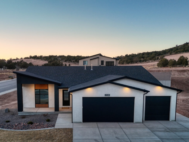 https://www.hyvehomes.com/blacksage
