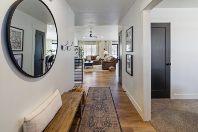 https://www.hyvehomes.com/blacksage