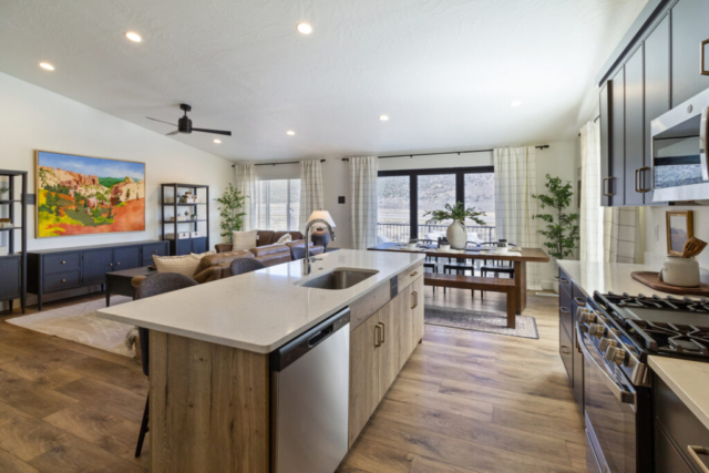 https://www.hyvehomes.com/blacksage