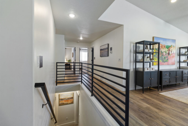 https://www.hyvehomes.com/blacksage